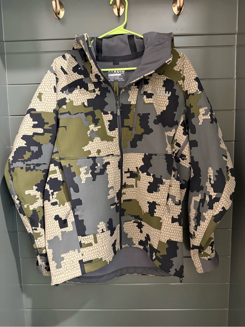 KUIU Men's Camo Field Jacket in Olive, Gray & Black